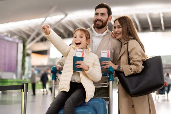 medium-shot-happy-family-airport (1)